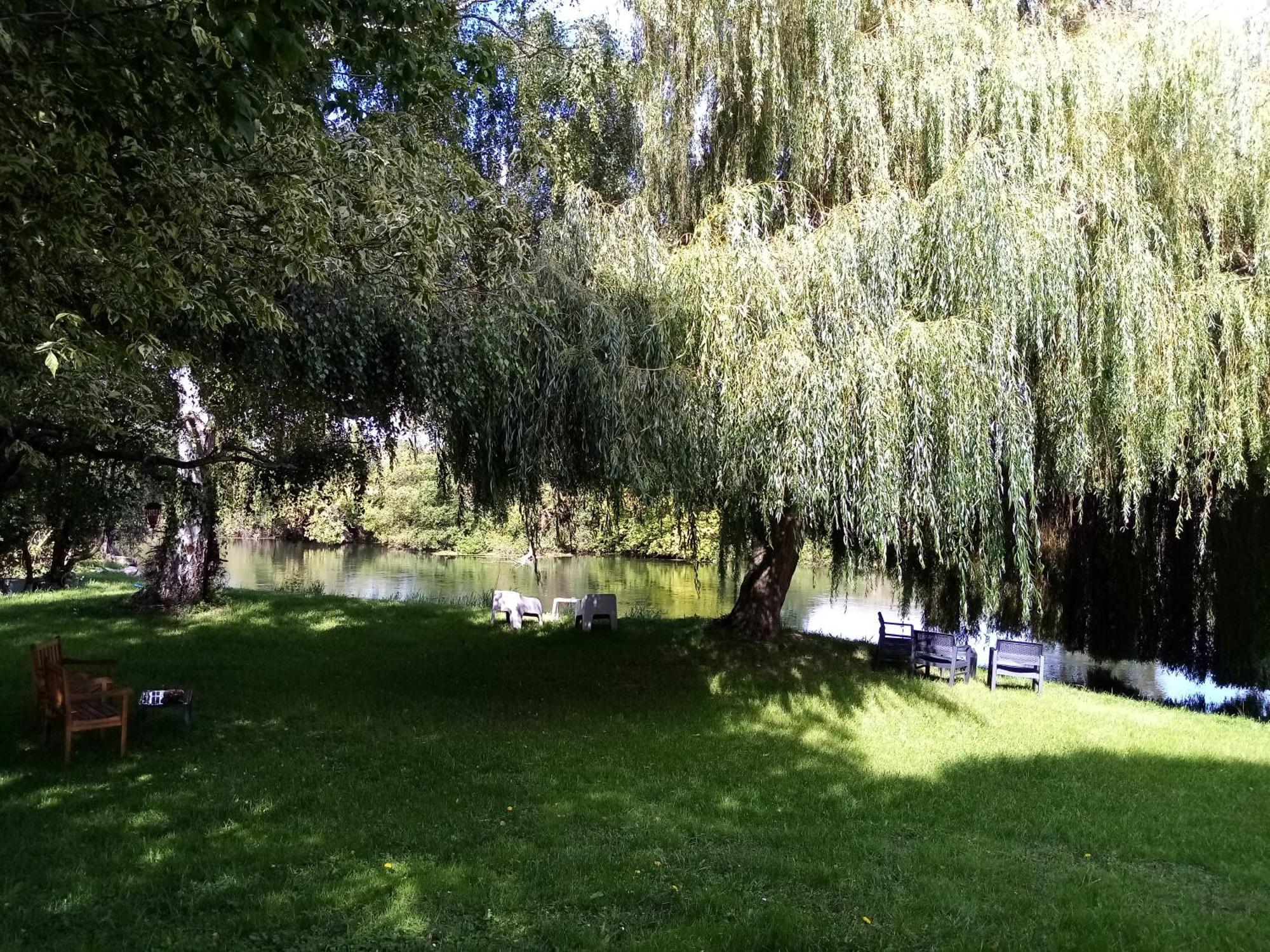 Havre De Paix Au Bords De L'Eure - Divers Hebergements Garennes-sur-Eure Exterior photo